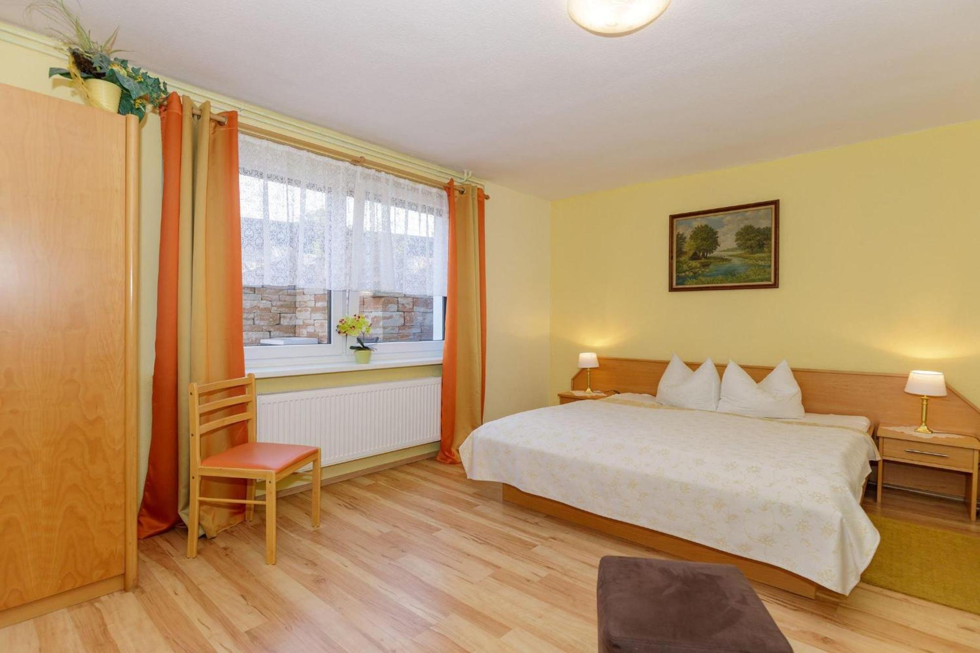 Kalle Fuer 2 Personen Und Terrasse Apartment